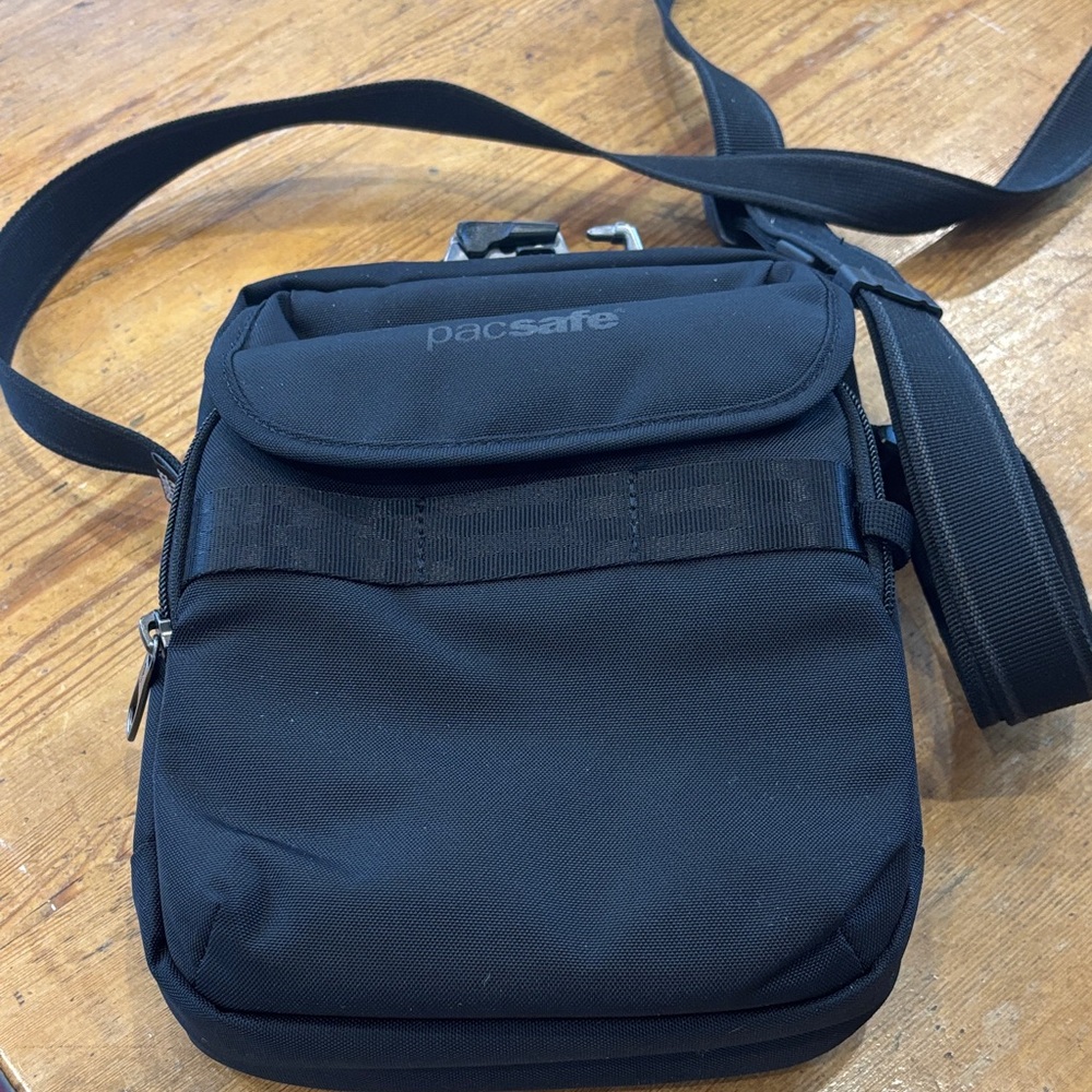 Pacsafe Black Secure Messenger‎ Bag